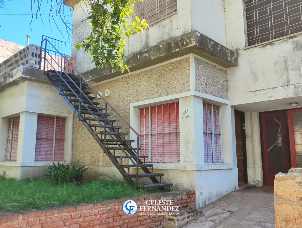 VENTA de CASA (A RECICLAR) - Barrio Juniors