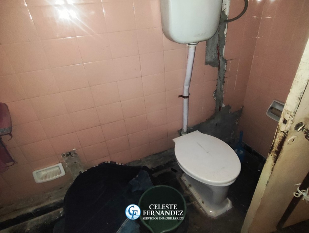 VENTA de CASA (A RECICLAR) - Barrio Juniors