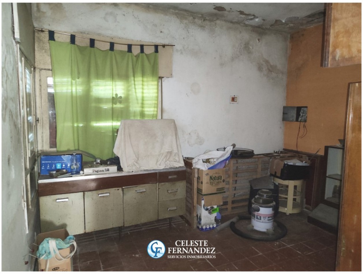 VENTA de CASA (A RECICLAR) - Barrio Juniors