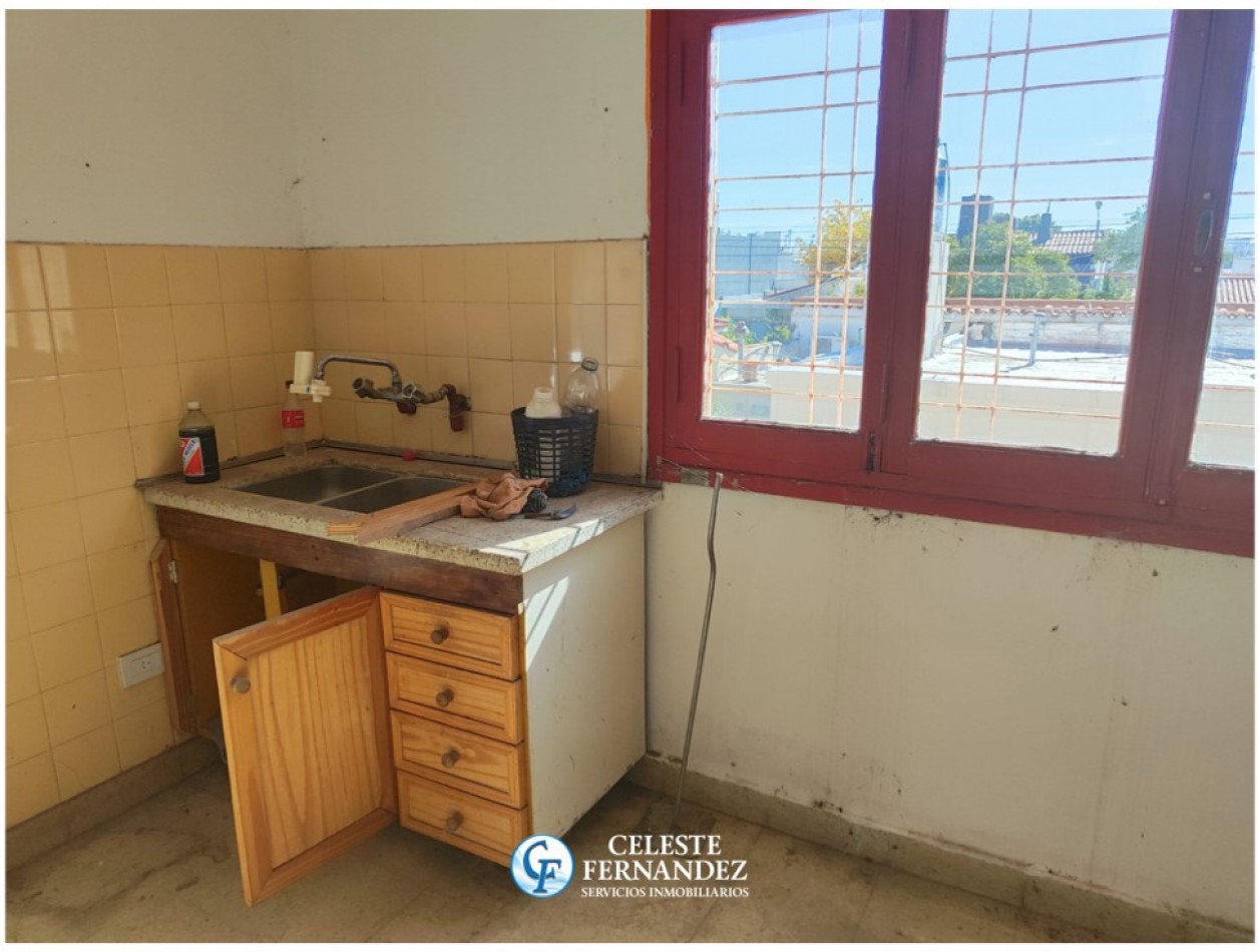 VENTA de CASA (A RECICLAR) - Barrio Juniors