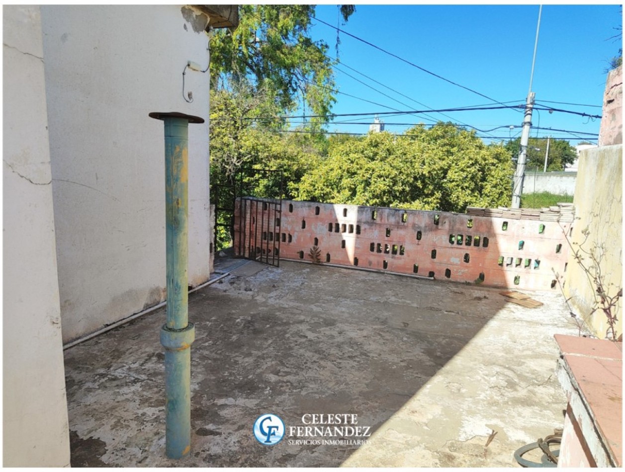 VENTA de CASA (A RECICLAR) - Barrio Juniors