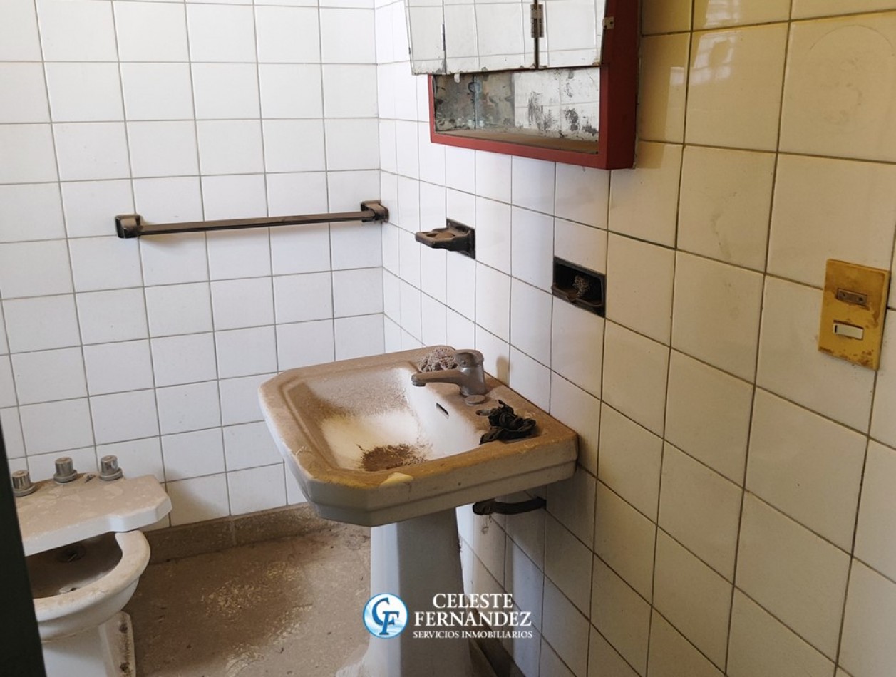 VENTA de CASA (A RECICLAR) - Barrio Juniors