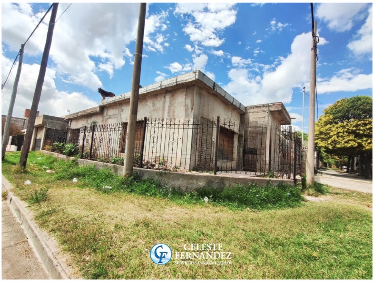 VENTA CASA A RECICLAR- Barrio AltaMIRA
