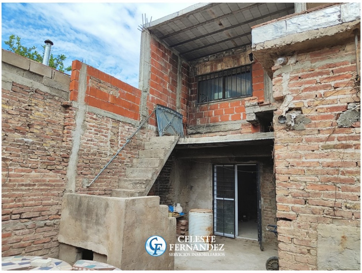 VENTA CASA A RECICLAR- Barrio AltaMIRA