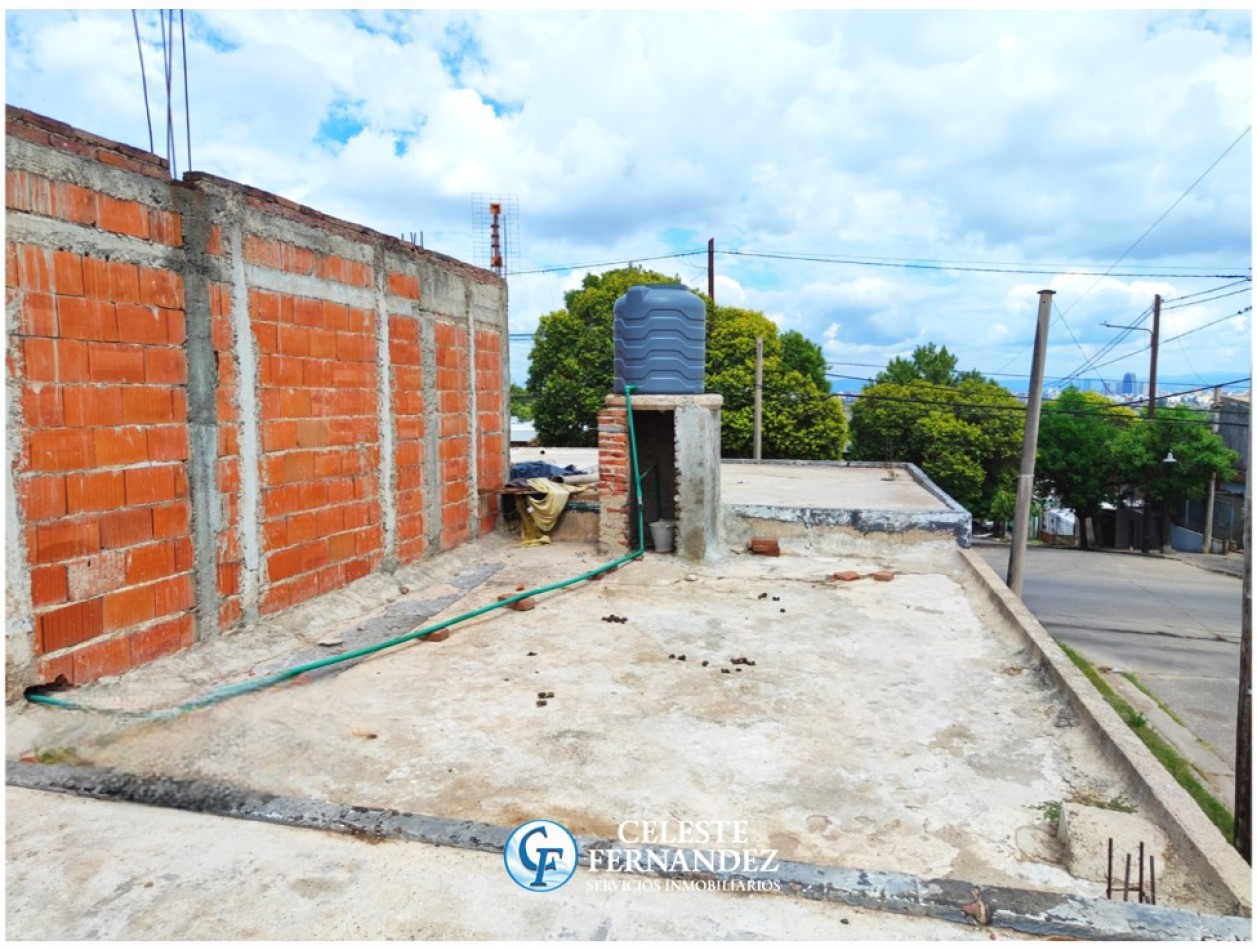 VENTA CASA A RECICLAR- Barrio AltaMIRA