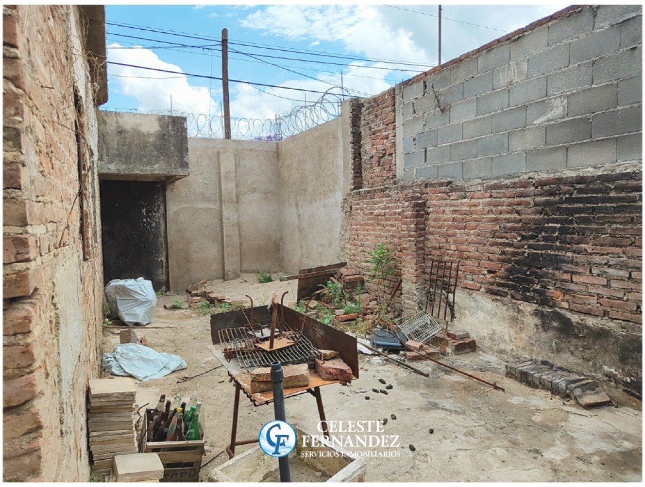 VENTA CASA A RECICLAR- Barrio AltaMIRA