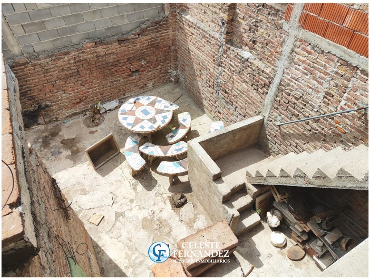 VENTA CASA A RECICLAR- Barrio AltaMIRA